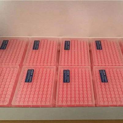 Filtrirani vrhovi pipeta od 10 ul, iznimno dugi, prozirni, sterilni, stalak